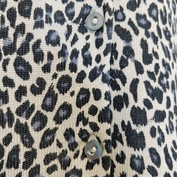 August Silk Leopard 100% Silk Crewneck Cardigan Sweater Sz M Contemporary - Picture 4 of 8